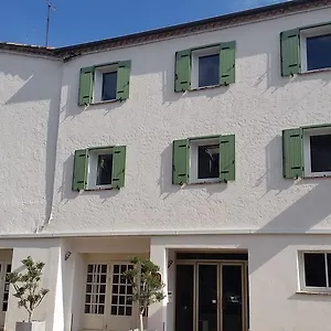 https://hotel-laiglon-pegomas.fr-provencehotel.com